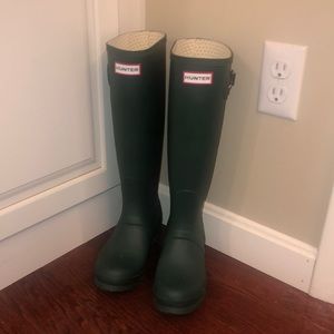 Hunter Rain Boots in Hunter Green